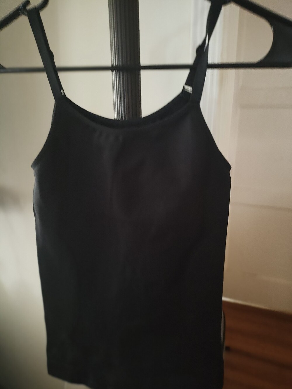 E M P E T U A Basic Black Camisole Tank